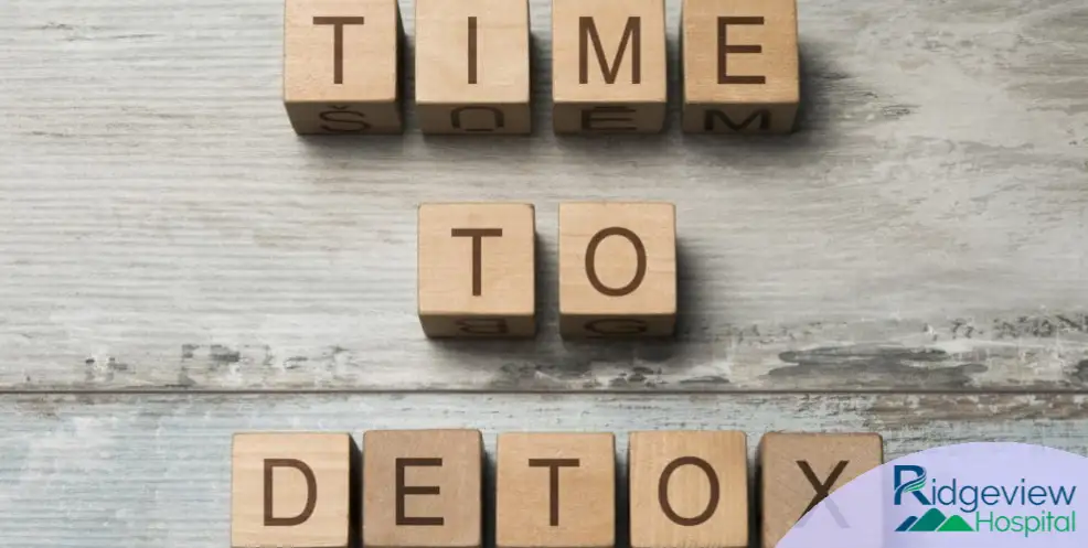 Sign says time to detox - illustration